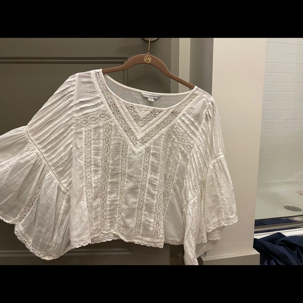 American Eagle big sleeved women’s top